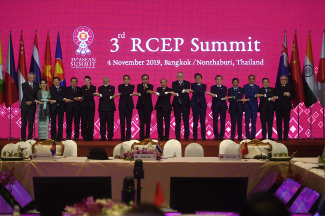 Melepaskan Asia Berharap ke Eropa
