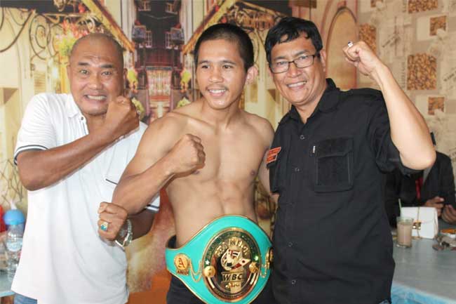 Petinju Ari Agustian Target Menang di IBF Asia Youth