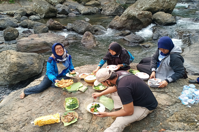 Wisata Alam Hilangkan Muram