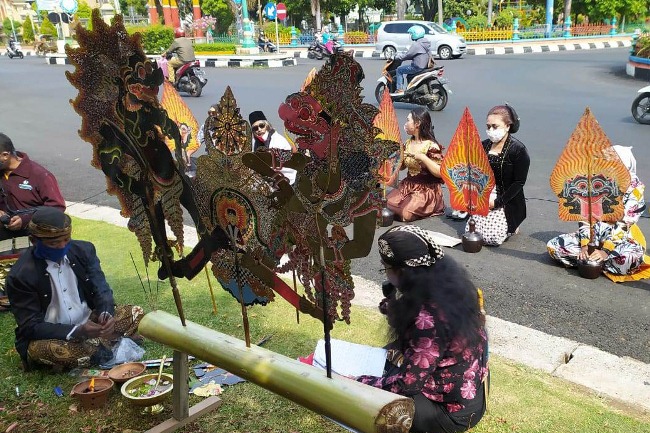 Makin Cemas Tak Bisa Pentas