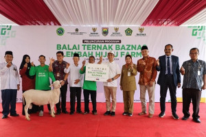 Berdayakan Mustahik, BAZNAS RI Bersama SMK Peternakan Lembah Hijau Resmikan Balai Ternak di Batang