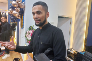 Teuku Wisnu & Tiga Warna Fesyen Kaum Adam Banget