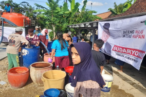 Mendengar Grobogan Mulai Dilanda Kekeringan, Sudaryono Kirim Air Bersih